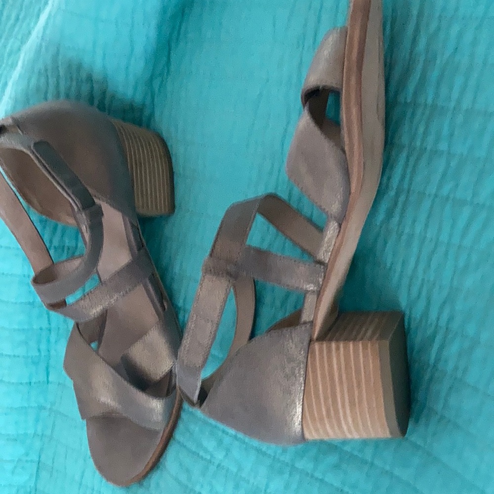 Eileen Fischer gold leather sandals